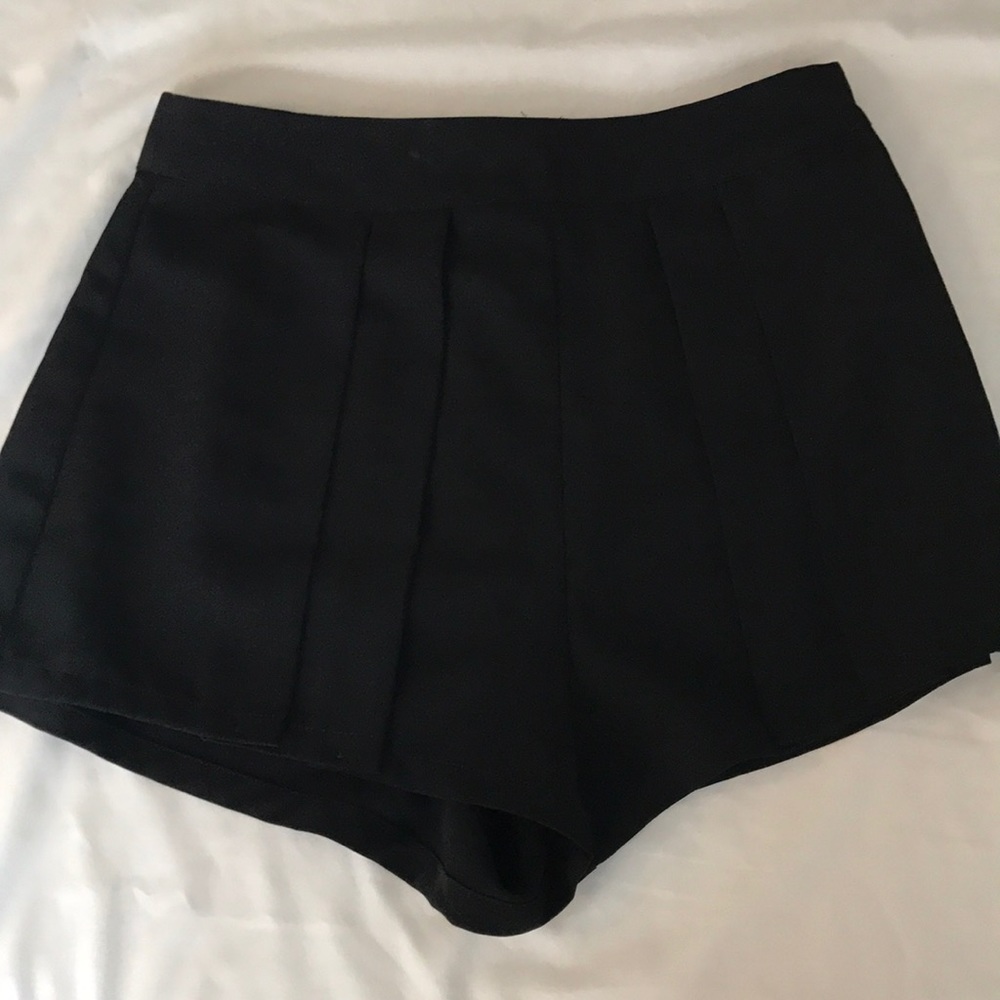 Pleated shorts